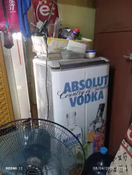 kulkas 1 pintu merek Aqua normal murah