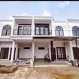 Rumah 2lt gaya clasik eropa dekat kampus gunadarma
