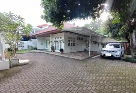Rumah premium asri sejuk berhalaman luas di Cijantung