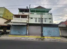 Rumah Strategis Tepi Jln Ramai Dekat Coyudan Solo
