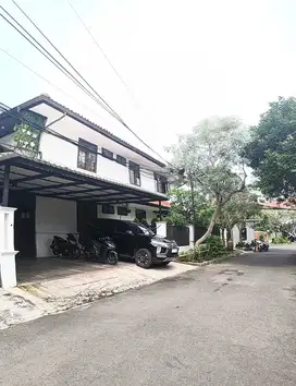 Rumah Hoek di Jl Niaga 19 Pejaten Timur Ps Minggu Jakarta Selatan