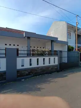 DISEWAKAN RUMAH TINGGAL MARGAHAYU BANDUNG