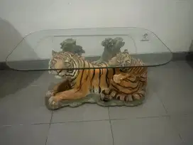 Meja tamu motif harimau