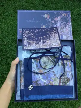 LIKE NEW Dubai 2.0 Marina Buttonscarves lengkap box