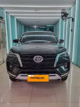 Toyota Fortuner VRZ 2.8 AT Diesel 2022 Hitam