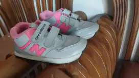 Sepatu anak perempuan size 29