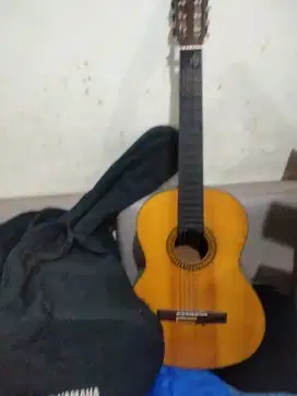 Gitar Yamaha bekas