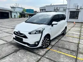 Toyota Sienta 1.5 V Cvt 2021