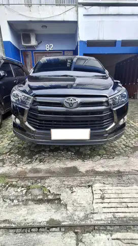 Dijual Innova Venturer Warna Hitam 2.0 A/T Tahun 2018