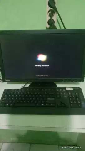 LCD MONITOR 21 INCH
