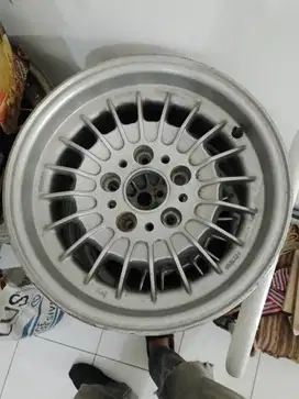 Velg pelek mobil BMW E30 Original