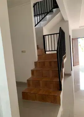 Di jual rumah 2 lantai surat SHM free design layout suka suka