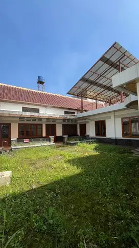 Rumah Luas Cocok Untuk Ruang Usaha Strategis Di Tengah Kota Bandung