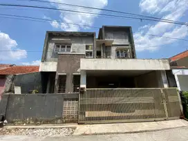 Rumah Luas 3 Lantai 8 Menit ke Stasiun Serpong 5 KT Siap Huni J-25612