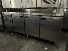 Undercounter Chiller Nayati 3 Pintu BackSplash mesin ori 
Uk 200