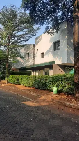 Rumah Hook dijual Murah ada Lift, 3 Lt. Cluster Ozone Bintaro, JakSel
