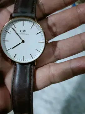Jam tangan pria DW