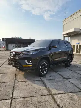 Toyota Fortuner 2.4 VRZ TRD Sportivo 4x2
Model GR-Sport