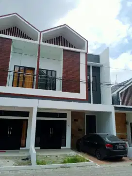 Di jual rumah 2 lantai. Perumahan bintang metro residence tahap 2.