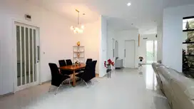 Dijual Rumah Modern Bagus Semi Furnished di Citraland Woodland - SHM