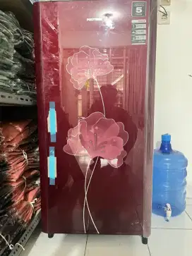 Kulkas Polytron hemat listrik masih mulus kondisi aman