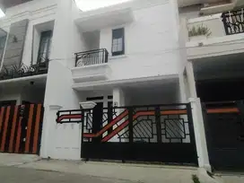 RUMAH BARU 2LT SIAP HUNI MURAH DI DEPOK, 1KM AN KE TOL SAWANGAN
