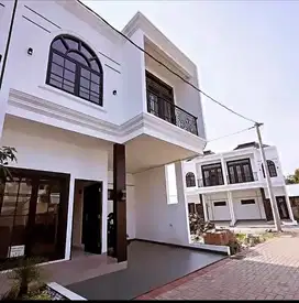 Rumah 2lt konsep Clasik.eropa di.kelapa dua depok