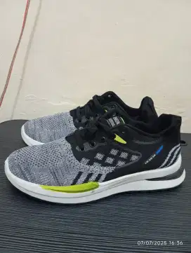 Sepatu lari/running shoes Leedoo MR142