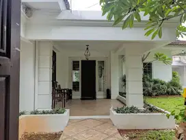 Rumah 811m2 4+2KT Ada Kolam Renang Siap Huni di Ampera Ps. Minggu