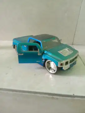 Miniatur Mobil Pickup DUB City