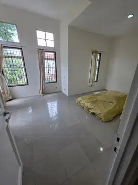 Rumah hoek luas di lippo karawaci utara