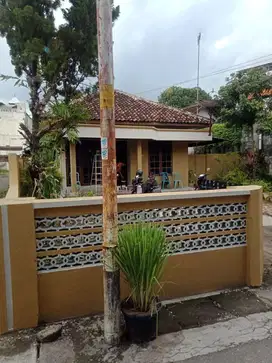 Rumah Second Strategis Tengah Kota Timuran Banjarsari