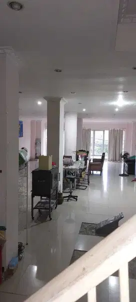 Dijual ruko 3 lantai jalan utama  Dekat Sesetan, Denpasar Selatan