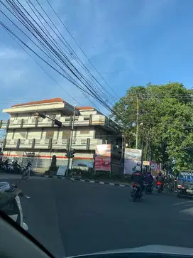 Ruko Strategis Tiga Lantai Pinggir Jalan Denpasar