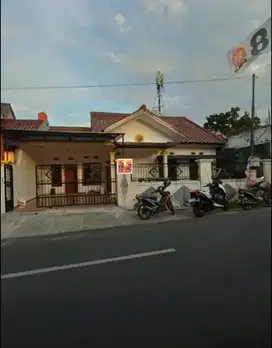 dijual rumah pinggir jalan Petukangan jaksel
