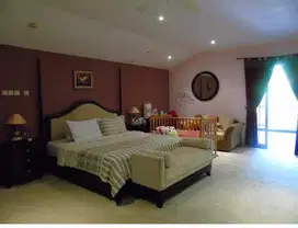 DIJUAL RUMAH 2LT FULLY FURNISH BAGUS NYAMAN SEJUK MEDITERANIA 1 SSR800