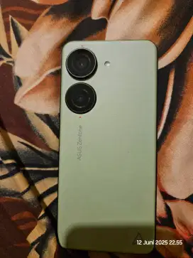 Asus Zenfone 10 green