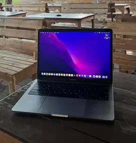 Macbook Pro 2017 8/128