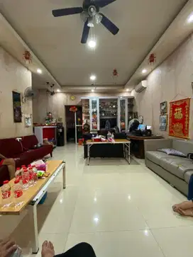 Dijual rumah bagus 2lantai di Green Garden Jakarta Utara