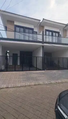 Rumah Baru di Ketintang dekat Royal Plaza