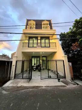 Rumah baru siap huni dgn rooftop view bagus di cipinang Jakarta Timur