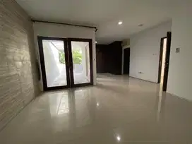 Siap Sewa : Rumah Modern di Cilandak Barat, Jakarta Selatan