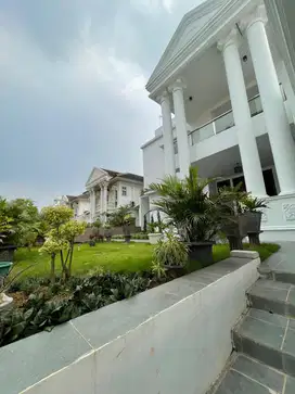 Rumah Mewah Full Furnished Plus Swimming Pool di Legenda Wisata Cbbr