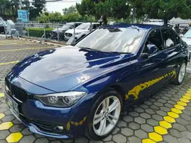 BMW 320i F30 LCI 2019 Sport Shadow Edition Warna Dark Blue