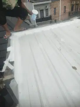 Perbaikan atap bocor dan renovasi
