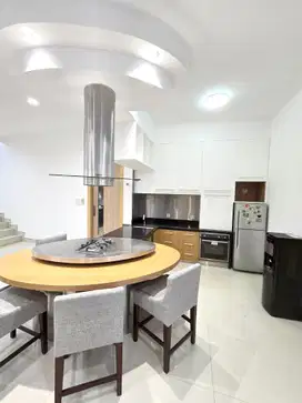 Sewa Rumah Puri Botanical Furnish mewah Rapi Siap Huni Jakbar