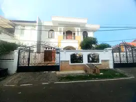 Rumah Dalam Komplek Billymon Pondok Kelapa Baru Renovasi Strategis