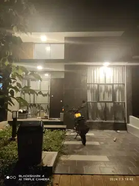 Disewakan Murah Rumah Rasa Villa di Golden Flower Tangerang 2Br