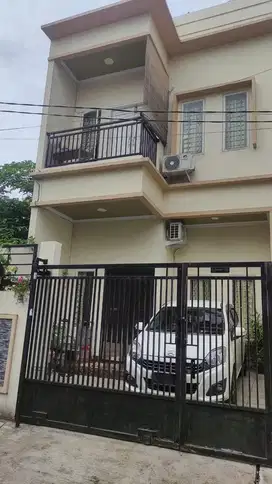 DIJUAL RUMAH 2 1/2 LANTAI BAGUS SIAP HUNI DI SUMUR BOR CENGKARENG