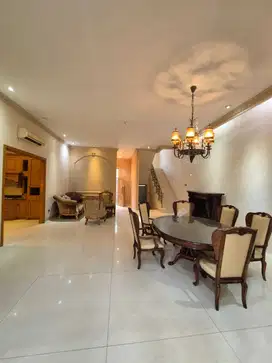 Dijual Rumah Strategis Buat Bisnis di PIK